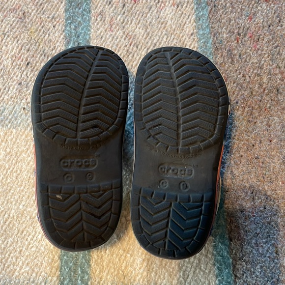 Frozen Crocs toddler size 9 - Picture 3 of 5
